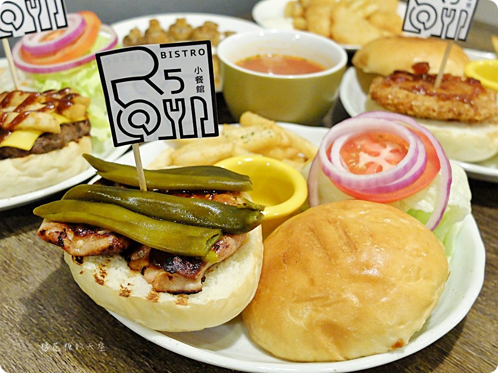 檜意生活村週邊R5小餐館客製美式漢堡超好吃!現烤可麗露吃了會上癮~