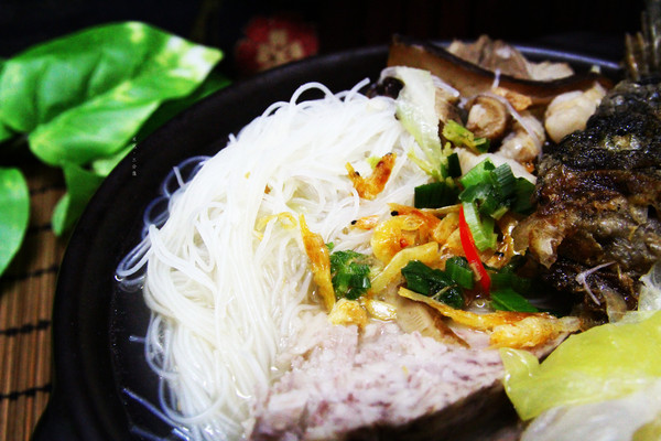 深坑大團園休閒農園：【宅配。方便料理】深坑大團園景觀花園餐廳 經典招牌菜 傳承25年的好味道 櫻花蝦香芋米粉鍋