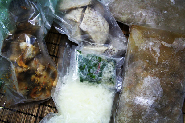 深坑大團園休閒農園：【宅配。方便料理】深坑大團園景觀花園餐廳 經典招牌菜 傳承25年的好味道 櫻花蝦香芋米粉鍋