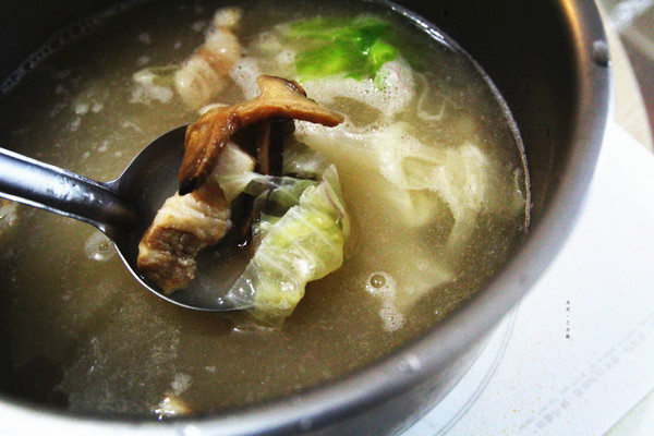 深坑大團園休閒農園：【宅配。方便料理】深坑大團園景觀花園餐廳 經典招牌菜 傳承25年的好味道 櫻花蝦香芋米粉鍋