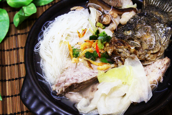 深坑大團園休閒農園：【宅配。方便料理】深坑大團園景觀花園餐廳 經典招牌菜 傳承25年的好味道 櫻花蝦香芋米粉鍋