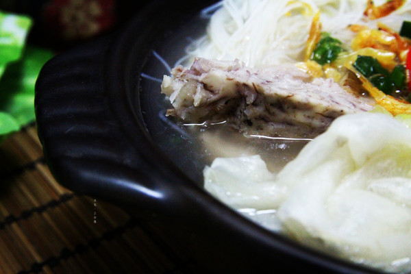 深坑大團園休閒農園：【宅配。方便料理】深坑大團園景觀花園餐廳 經典招牌菜 傳承25年的好味道 櫻花蝦香芋米粉鍋