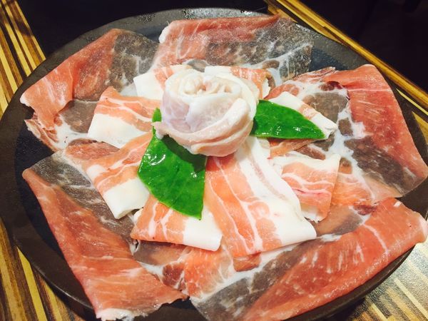 捷運三重國小站✿三重堂口涮涮鍋✿三重質感火鍋店! 豬肉牛肉都好鮮嫩多汁~ CP值超高 激推 ! !