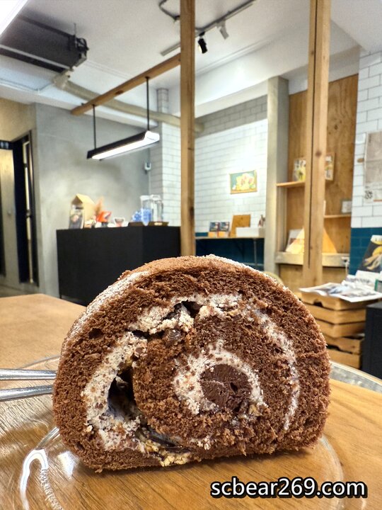 台中不限時咖啡館！Fleet Street艦隊街咖啡結合獨立書店，台中火車站旁。