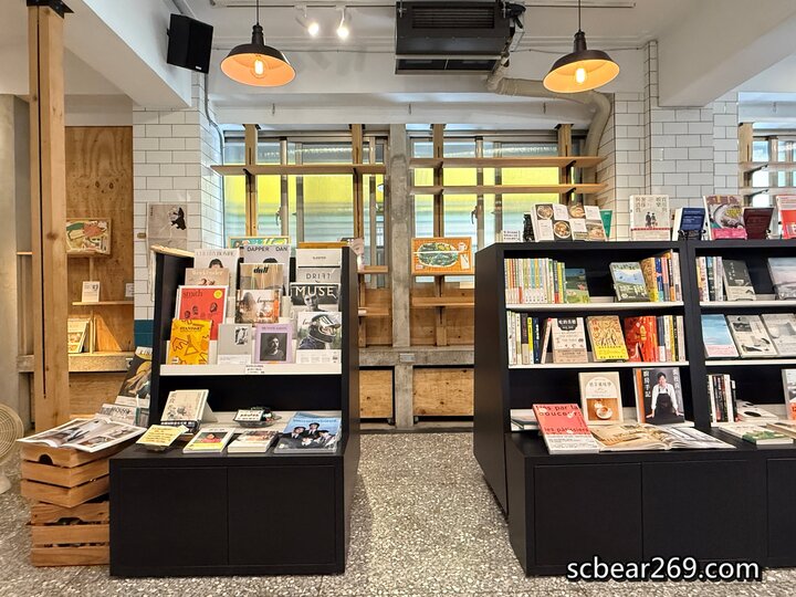 台中不限時咖啡館！Fleet Street艦隊街咖啡結合獨立書店，台中火車站旁。