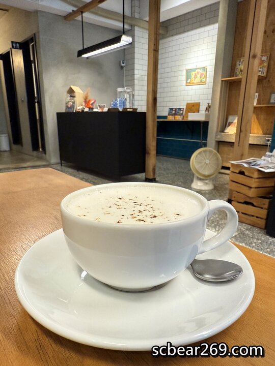 台中不限時咖啡館！Fleet Street艦隊街咖啡結合獨立書店，台中火車站旁。