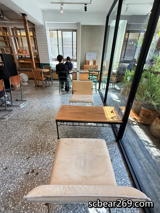 台中不限時咖啡館！Fleet Street艦隊街咖啡結合獨立書店，台中火車站旁。