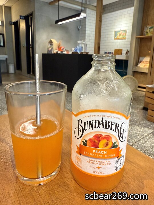 台中不限時咖啡館！Fleet Street艦隊街咖啡結合獨立書店，台中火車站旁。