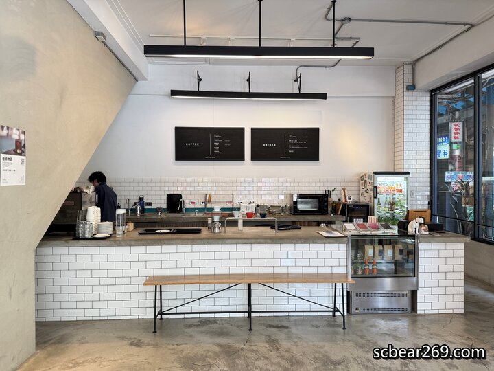 台中不限時咖啡館！Fleet Street艦隊街咖啡結合獨立書店，台中火車站旁。