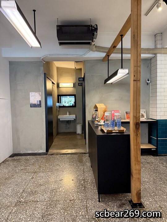 台中不限時咖啡館！Fleet Street艦隊街咖啡結合獨立書店，台中火車站旁。