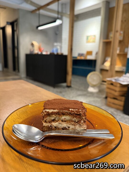 台中不限時咖啡館！Fleet Street艦隊街咖啡結合獨立書店，台中火車站旁。