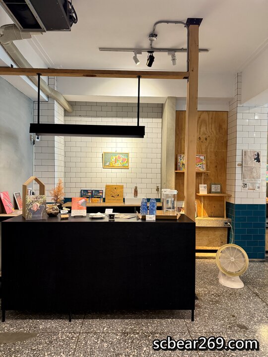 台中不限時咖啡館！Fleet Street艦隊街咖啡結合獨立書店，台中火車站旁。