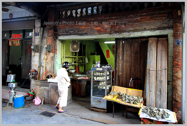 金門金城●手工碳烤蛋捲+無名肉粽包子●必吃手工市場美食
