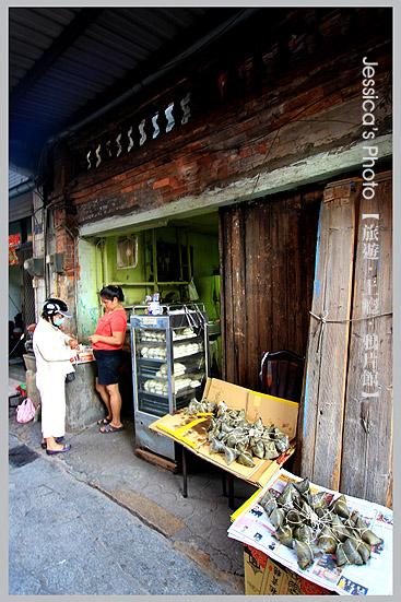 金門金城●手工碳烤蛋捲+無名肉粽包子●必吃手工市場美食