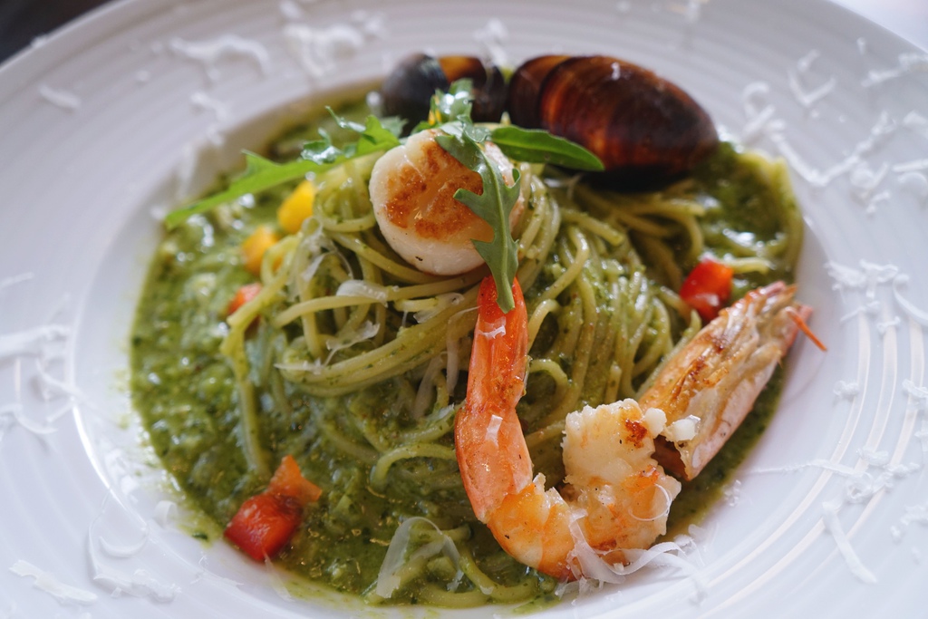 青醬烤大蝦嫩煎干貝義大利麵
