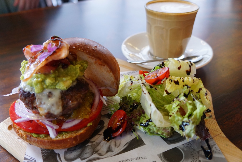 酪梨肋眼牛肉漢堡