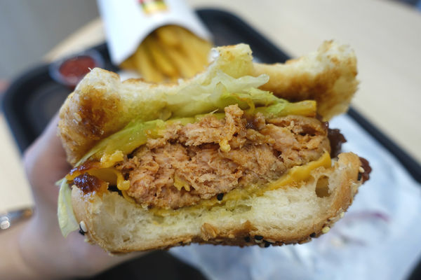 Burger Lab‧天成飯店玩出漢堡創意,千層馬鈴薯和自助取炸物都讓人眼睛發亮!!!