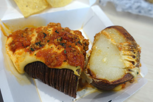 Burger Lab‧天成飯店玩出漢堡創意,千層馬鈴薯和自助取炸物都讓人眼睛發亮!!!