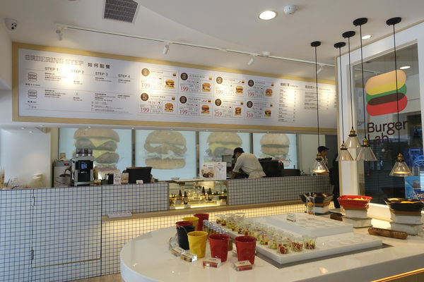 Burger Lab‧天成飯店玩出漢堡創意,千層馬鈴薯和自助取炸物都讓人眼睛發亮!!!