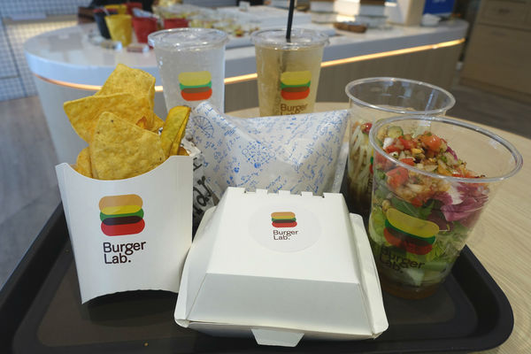Burger Lab‧天成飯店玩出漢堡創意,千層馬鈴薯和自助取炸物都讓人眼睛發亮!!!