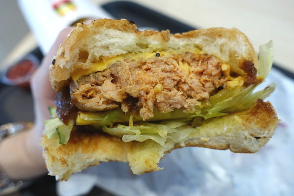 Burger Lab‧天成飯店玩出漢堡創意,千層馬鈴薯和自助取炸物都讓人眼睛發亮!!!