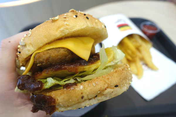 Burger Lab‧天成飯店玩出漢堡創意,千層馬鈴薯和自助取炸物都讓人眼睛發亮!!!