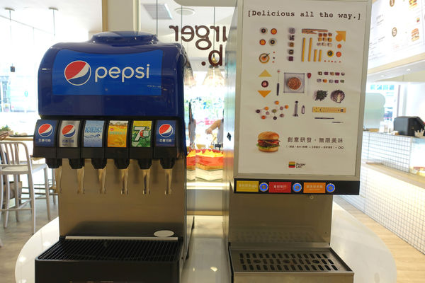 Burger Lab‧天成飯店玩出漢堡創意,千層馬鈴薯和自助取炸物都讓人眼睛發亮!!!