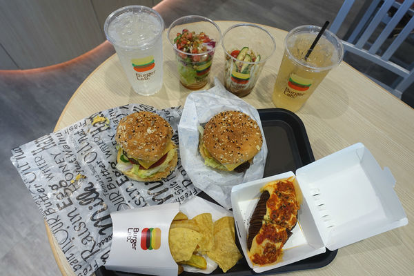 Burger Lab‧天成飯店玩出漢堡創意,千層馬鈴薯和自助取炸物都讓人眼睛發亮!!!