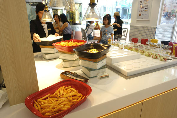 Burger Lab‧天成飯店玩出漢堡創意,千層馬鈴薯和自助取炸物都讓人眼睛發亮!!!