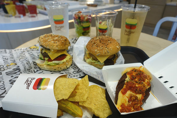 Burger Lab‧天成飯店玩出漢堡創意,千層馬鈴薯和自助取炸物都讓人眼睛發亮!!!