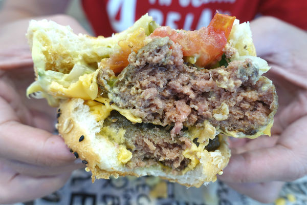 Burger Lab‧天成飯店玩出漢堡創意,千層馬鈴薯和自助取炸物都讓人眼睛發亮!!!