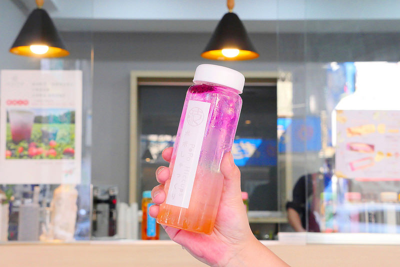 【台中飲料】波波打嗝 向上市場│西區：IG最受歡迎氣泡飲專賣店 新品漂浮水果飲艾波星空迷炫色彩好看又好喝！還能選擇任意搭配做出自己專屬口味飲料！(玻璃瓶裝附提袋打卡再送專屬蓋印字)