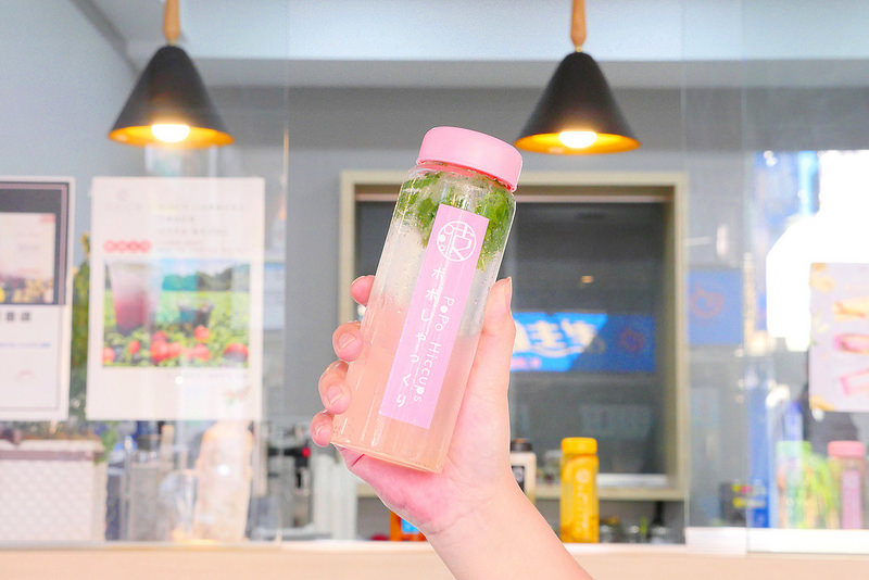 【台中飲料】波波打嗝 向上市場│西區：IG最受歡迎氣泡飲專賣店 新品漂浮水果飲艾波星空迷炫色彩好看又好喝！還能選擇任意搭配做出自己專屬口味飲料！(玻璃瓶裝附提袋打卡再送專屬蓋印字)