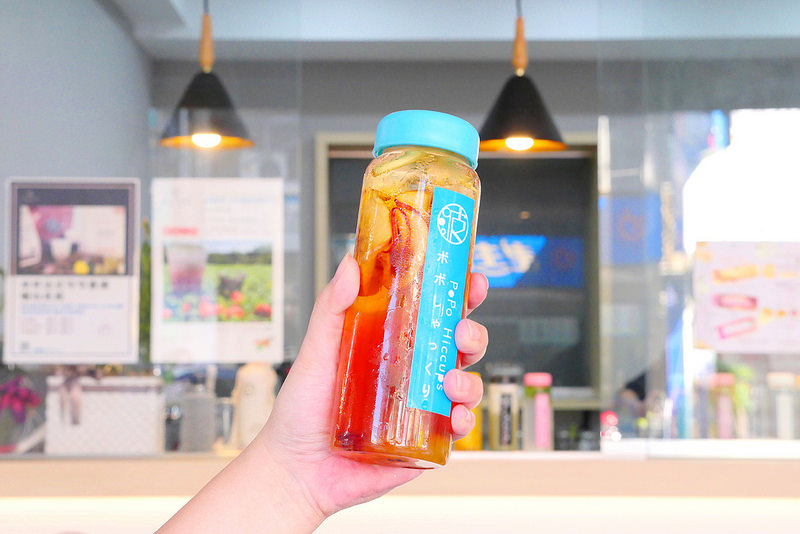 【台中飲料】波波打嗝 向上市場│西區：IG最受歡迎氣泡飲專賣店 新品漂浮水果飲艾波星空迷炫色彩好看又好喝！還能選擇任意搭配做出自己專屬口味飲料！(玻璃瓶裝附提袋打卡再送專屬蓋印字)