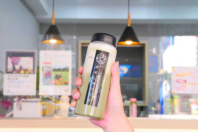 【台中飲料】波波打嗝 向上市場│西區：IG最受歡迎氣泡飲專賣店 新品漂浮水果飲艾波星空迷炫色彩好看又好喝！還能選擇任意搭配做出自己專屬口味飲料！(玻璃瓶裝附提袋打卡再送專屬蓋印字)