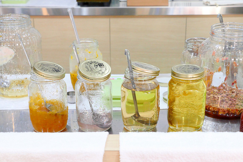 【台中飲料】波波打嗝 向上市場│西區：IG最受歡迎氣泡飲專賣店 新品漂浮水果飲艾波星空迷炫色彩好看又好喝！還能選擇任意搭配做出自己專屬口味飲料！(玻璃瓶裝附提袋打卡再送專屬蓋印字)