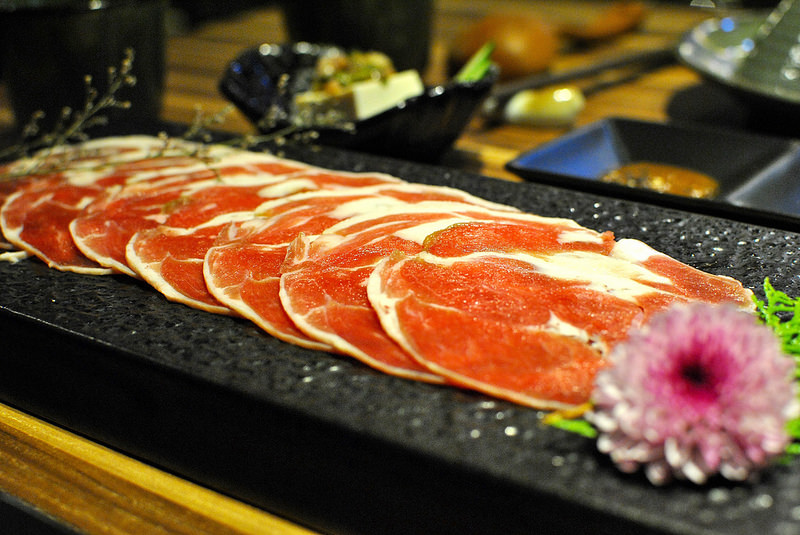 【新莊日式】婧火鍋Shabu|正咩藝人彩妝師創業、有溫度的火鍋店!日式火鍋x新鮮海產x精選肉品~新莊副都心社區美食|20161105更新