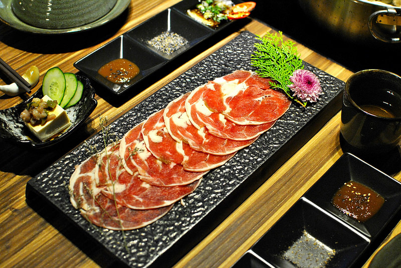 【新莊日式】婧火鍋Shabu|正咩藝人彩妝師創業、有溫度的火鍋店!日式火鍋x新鮮海產x精選肉品~新莊副都心社區美食|20161105更新