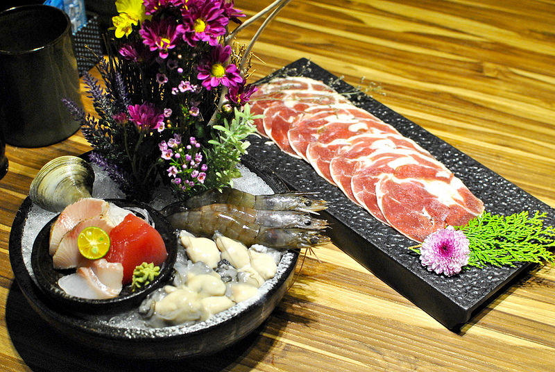 【新莊日式】婧火鍋Shabu|正咩藝人彩妝師創業、有溫度的火鍋店!日式火鍋x新鮮海產x精選肉品~新莊副都心社區美食|20161105更新