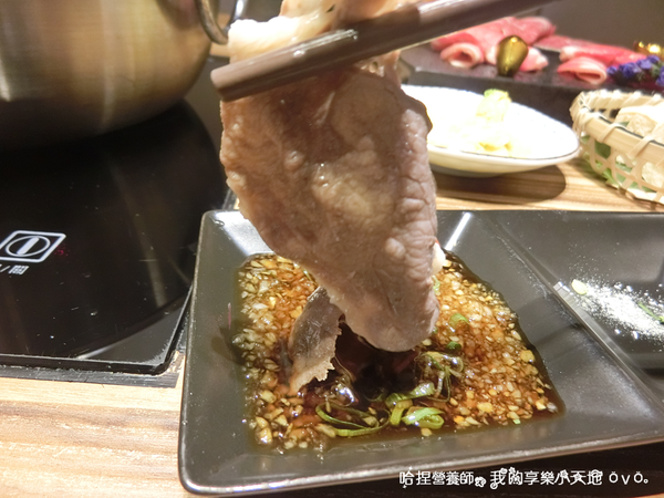 【新莊美食】《婧 Shabu》精緻美學食尚鍋物 ／日本料理。周到的桌邊服務，吃完的湯底還可以煮粥！