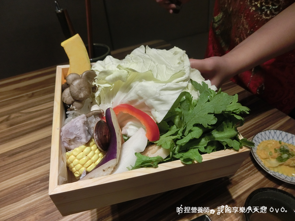 【新莊美食】《婧 Shabu》精緻美學食尚鍋物 ／日本料理。周到的桌邊服務，吃完的湯底還可以煮粥！