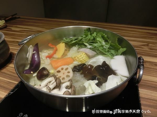 【新莊美食】《婧 Shabu》精緻美學食尚鍋物 ／日本料理。周到的桌邊服務，吃完的湯底還可以煮粥！