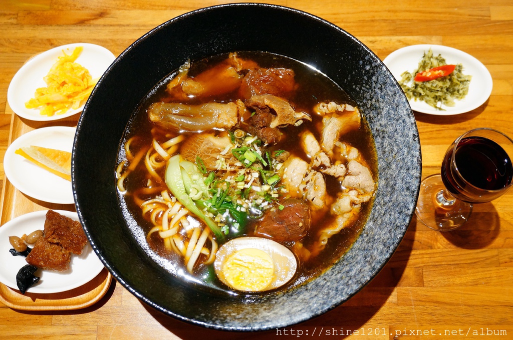 【信義安和站美食】總裁牛肉麵.來一碗精品牛肉麵$180~$380
