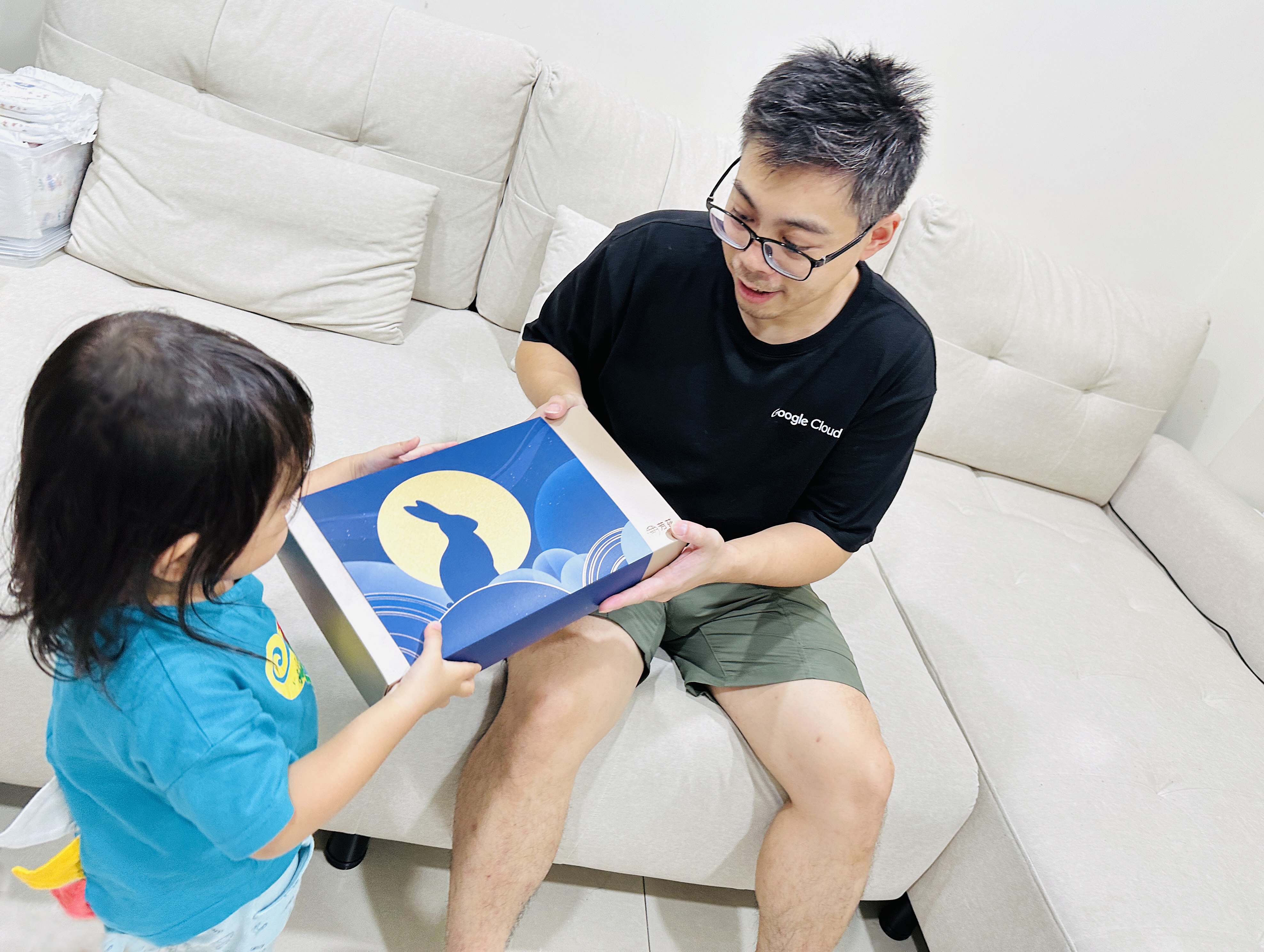 【中秋送禮推薦】芳茲滴雞精開箱｜中秋送禮不要月餅，送爸爸滿滿