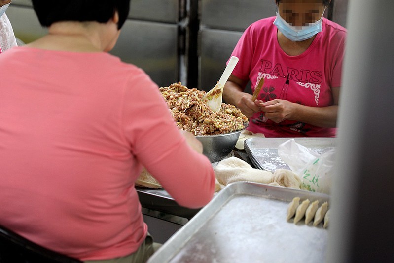 新北永和隱藏版韭黃鍋貼美食呂家鍋貼64