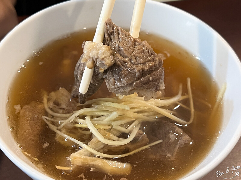台南市永康區阿銘牛肉湯》蟬連三年「台南市清燙牛肉節」冠軍。提供全牛料理是愛好者的天堂( 含菜單)
