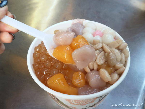 逢甲大麻粉圓：台中美食│大麻粉圓〃CP值爆表～料給超多的銅板美食，來逢甲必吃冰品！