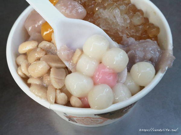 逢甲大麻粉圓：台中美食│大麻粉圓〃CP值爆表～料給超多的銅板美食，來逢甲必吃冰品！