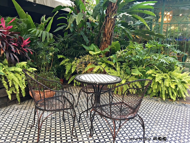 【台中 南屯】Thaï.J♔♔♔花草系、吃氣氛的餐廳，訂位電話打了不太接，餐點份量偏少、口味辨識度低、單價高，這裡就是環境美.......