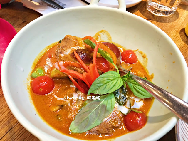 【台中 南屯】Thaï.J♔♔♔花草系、吃氣氛的餐廳，訂位電話打了不太接，餐點份量偏少、口味辨識度低、單價高，這裡就是環境美.......